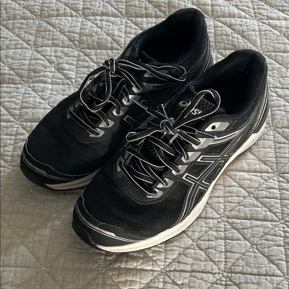 SOLD Women’s ASICS Gel-Sileo Black Athletic Shoes